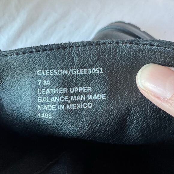 Steve Madden Women's Gleeson Leather Moto Pull On Boot 7 Black Buckles Edgy - Picture 10 of 13